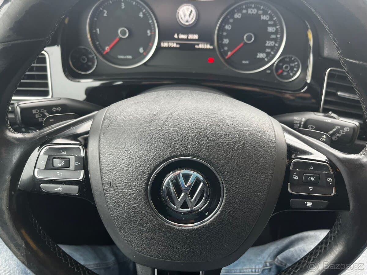 2013 Volkswagen TOUAREG - 9