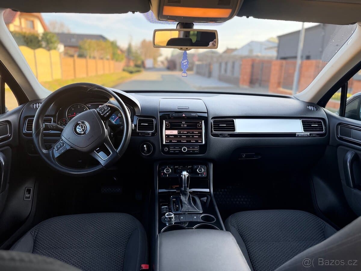 2010 Volkswagen TOUAREG - 9
