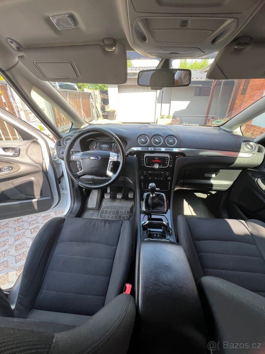 2011 Ford S-MAX - 9