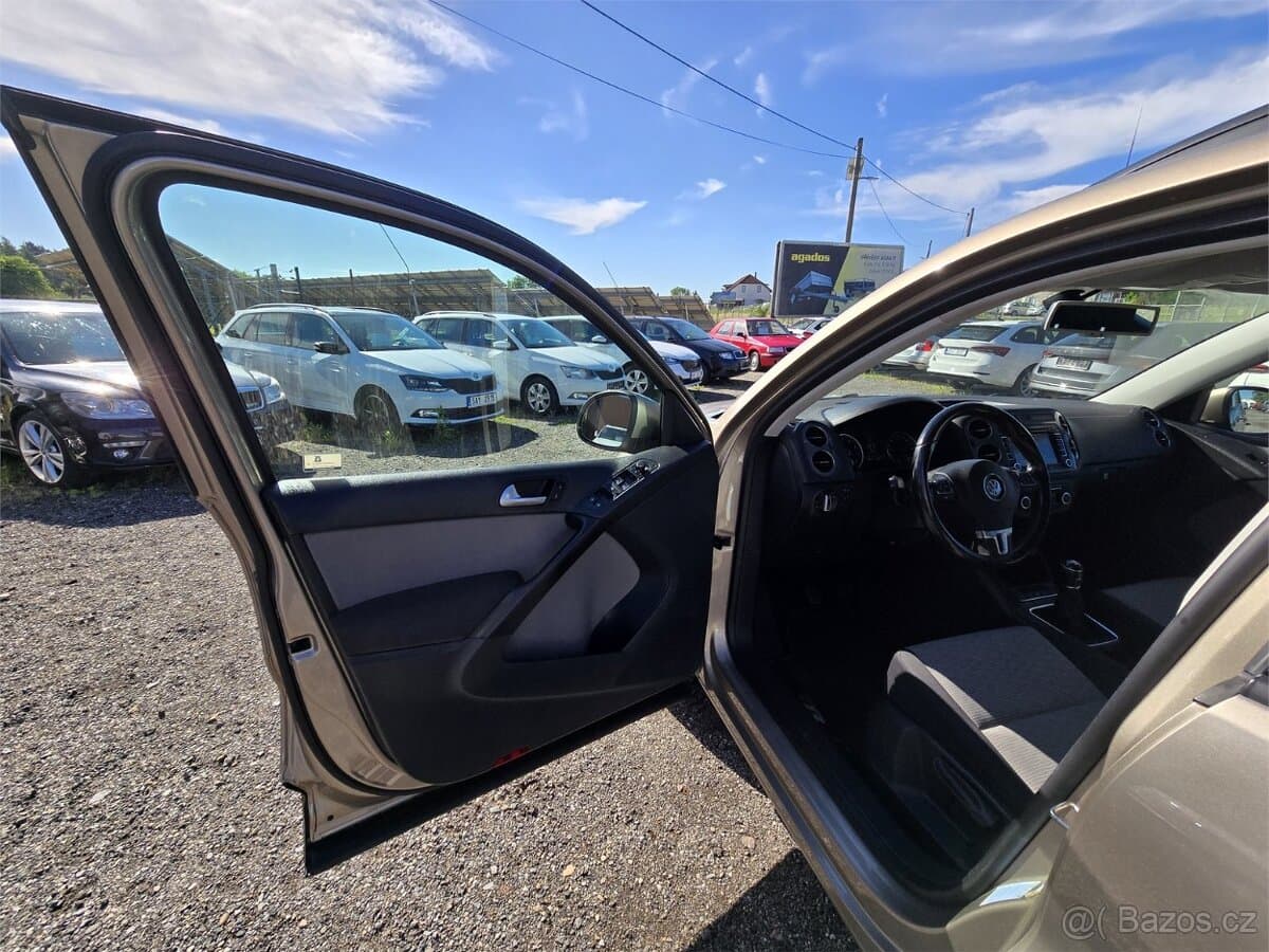 2012 Volkswagen TIGUAN - 9