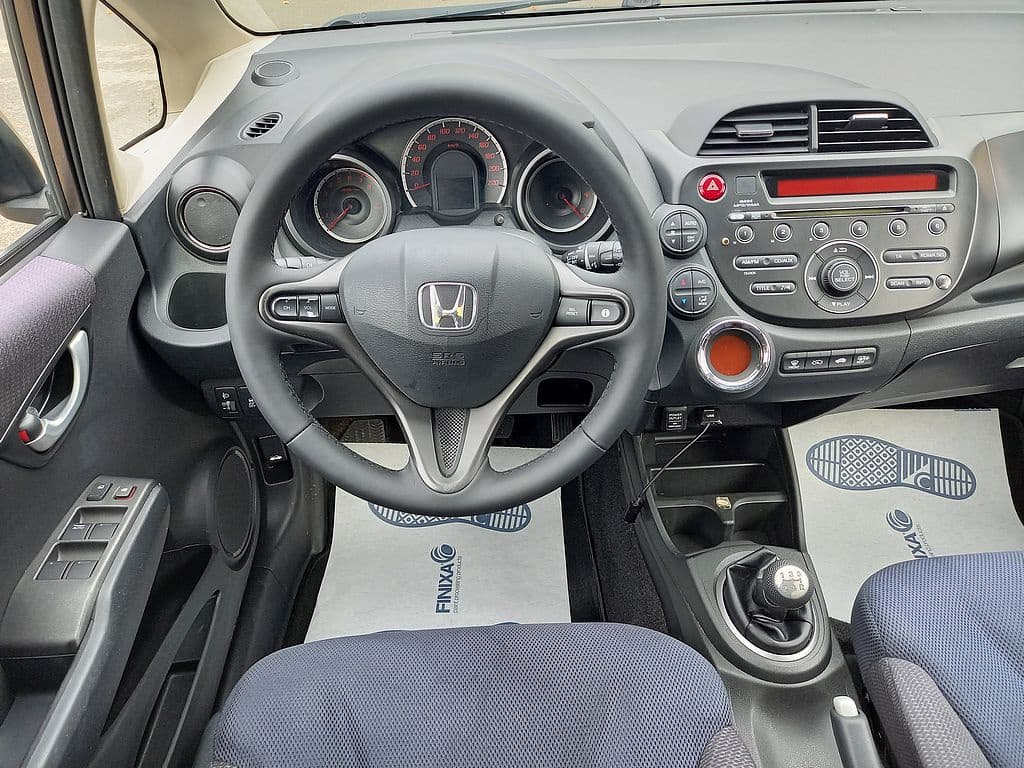 2011 Honda JAZZ - 9