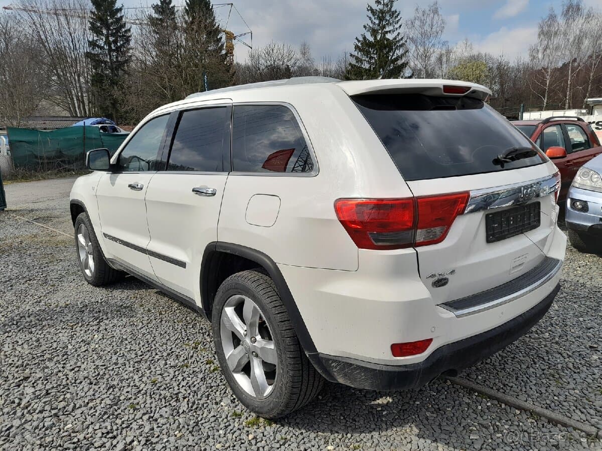 2011 Jeep CHEROKEE - 9