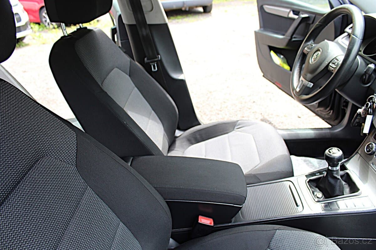 2011 Volkswagen PASSAT - 9