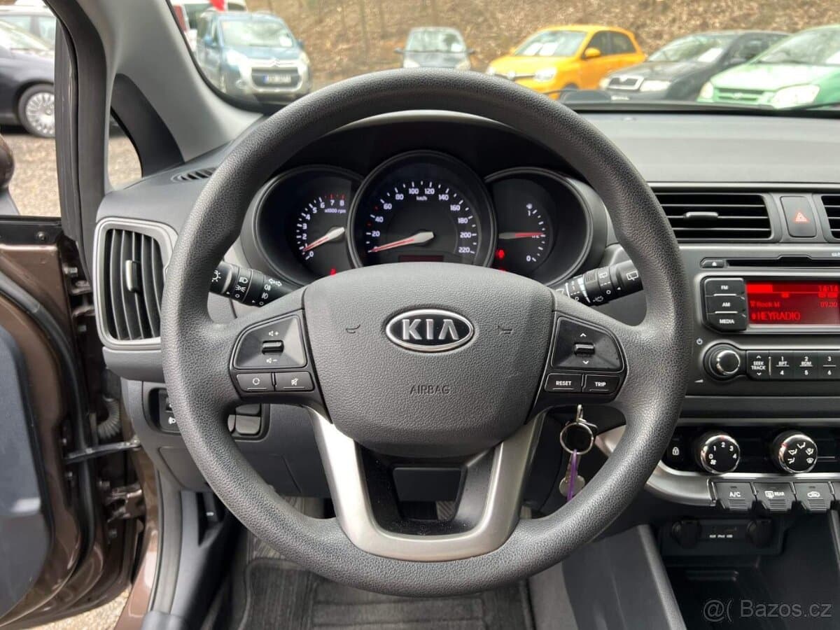2011 Kia RIO - 9