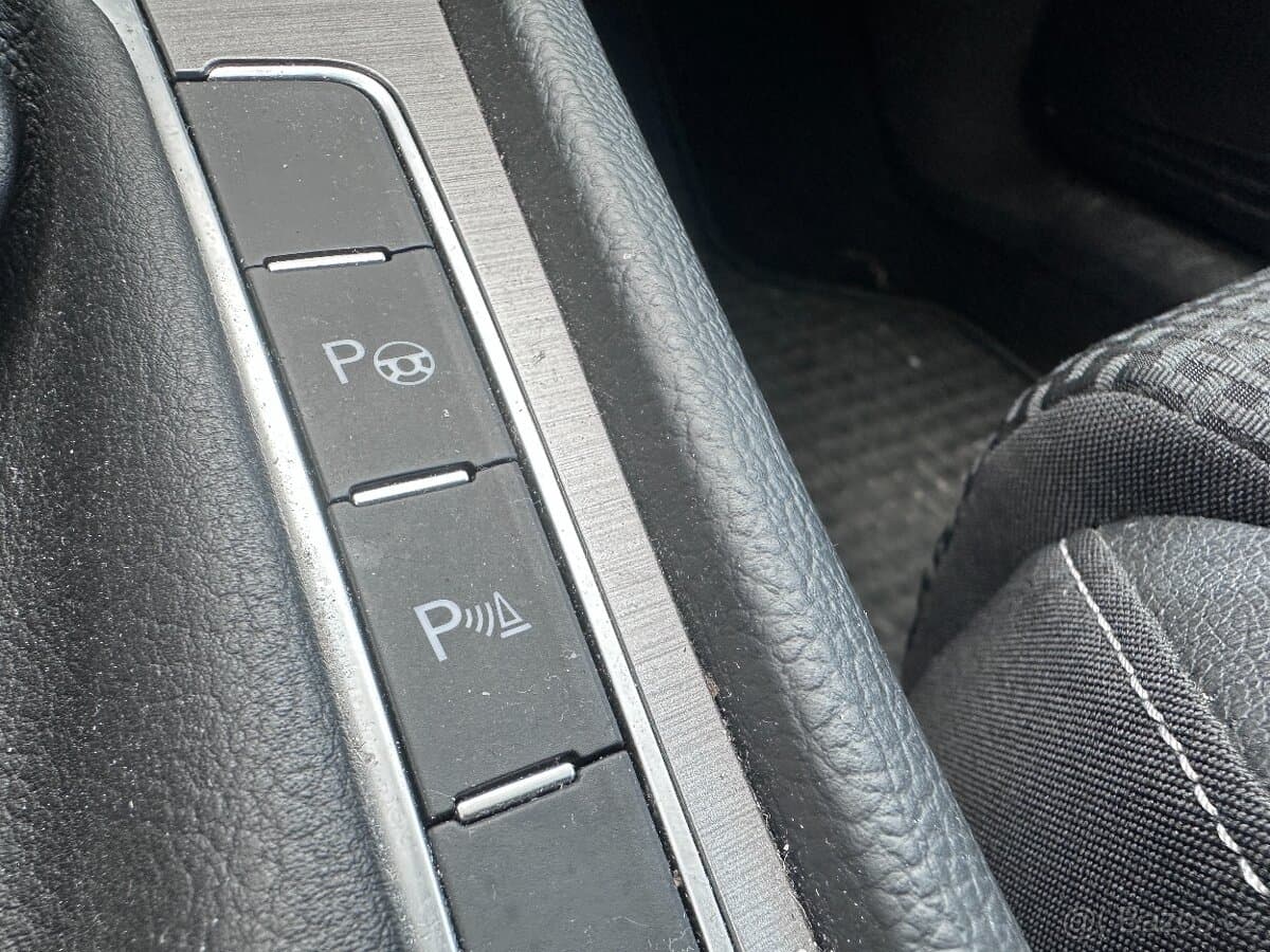 2016 Volkswagen GOLF - 9