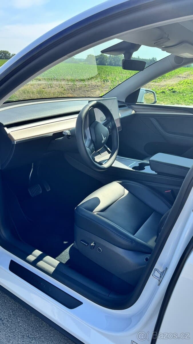 2023 Tesla MODEL Y - 9
