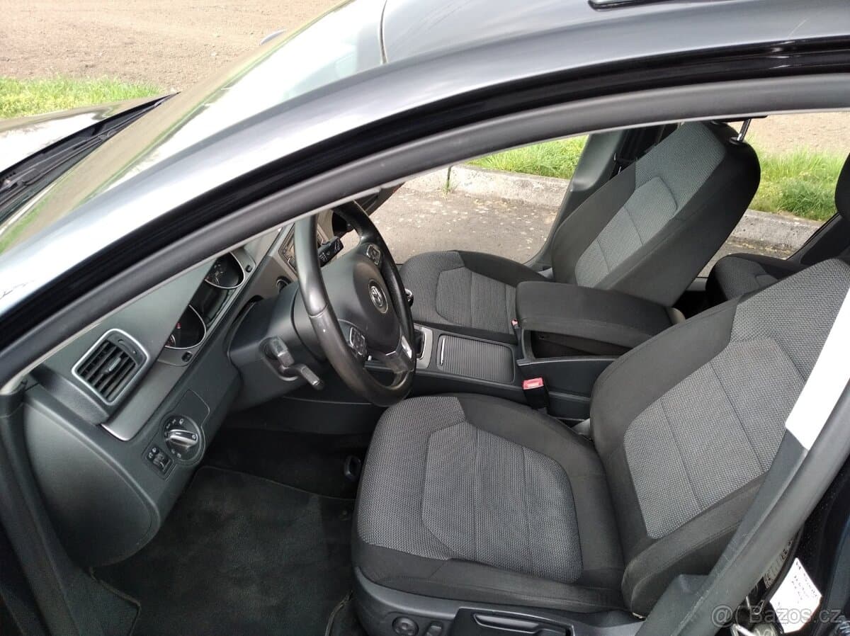 2011 Volkswagen PASSAT - 9