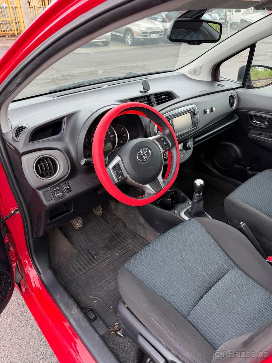 2011 Toyota YARIS - 9