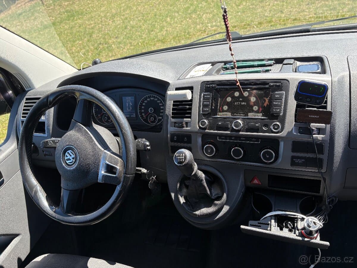 Volkswagen MULTIVAN - 9