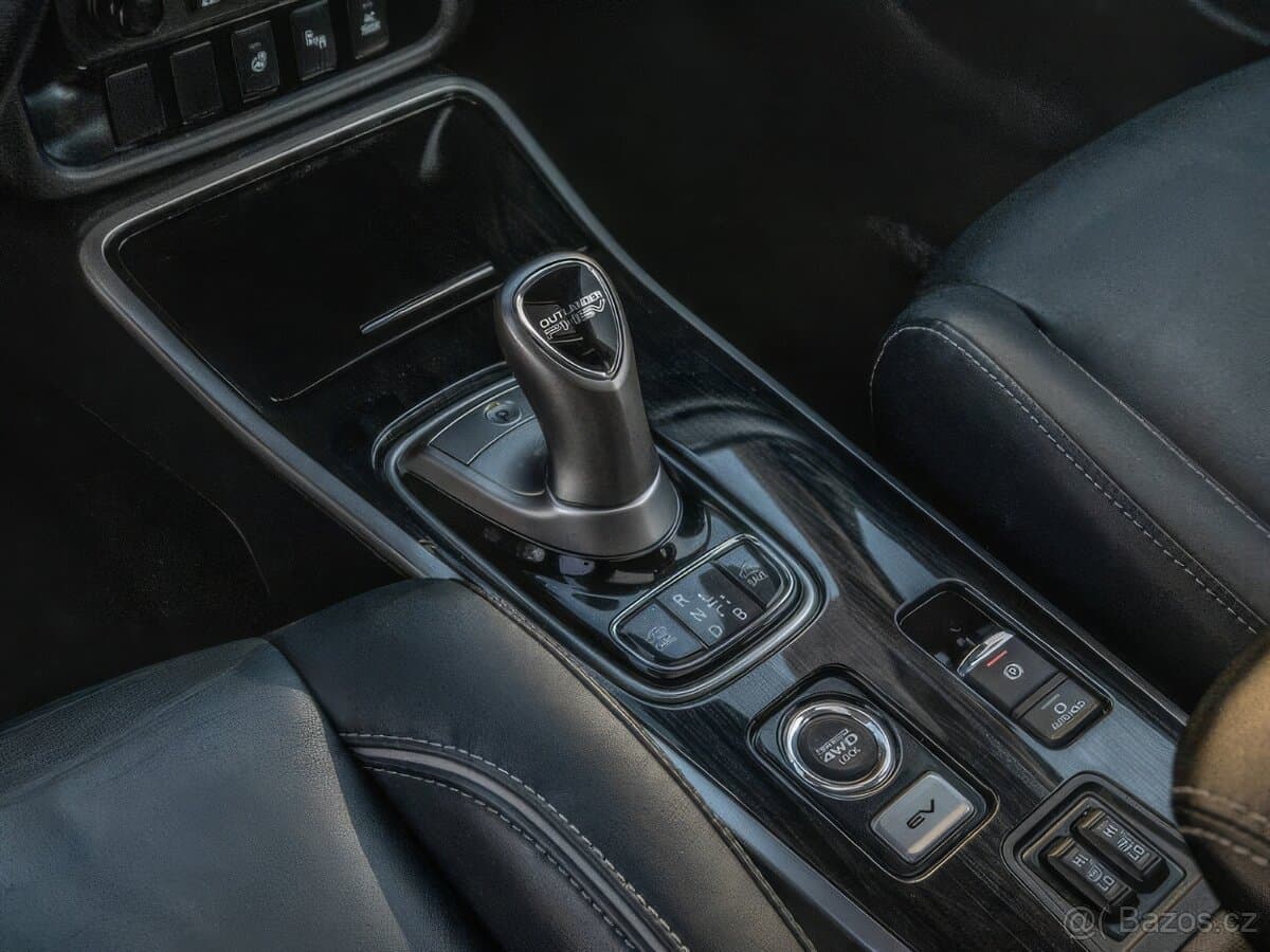 2018 Mitsubishi OUTLANDER - 9