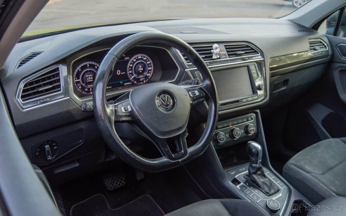 2016 Volkswagen TIGUAN - 9