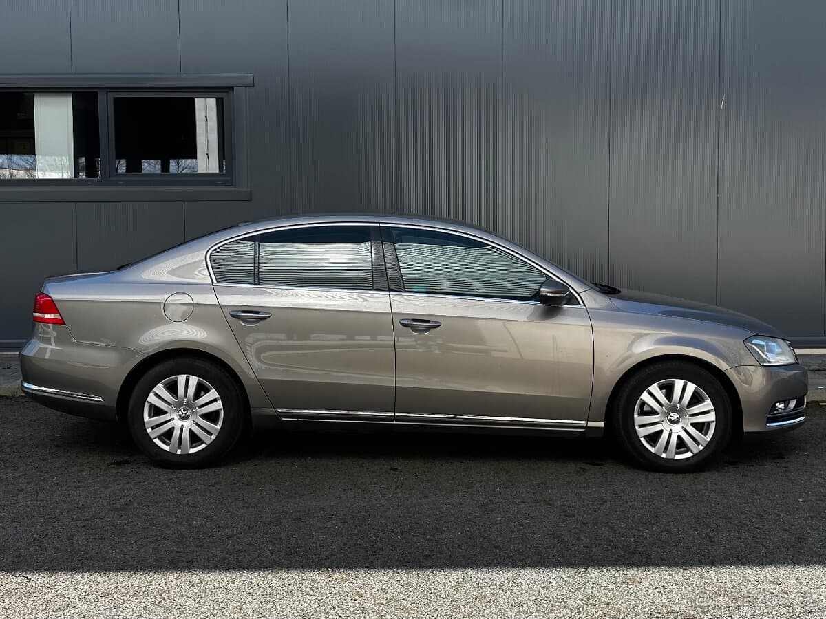 2011 Volkswagen PASSAT - 9