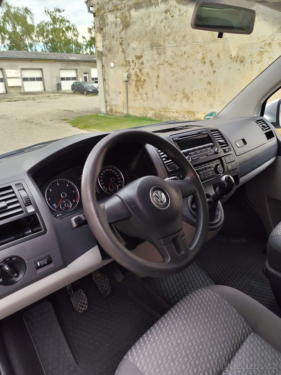 2013 Volkswagen CARAVELLE - 9