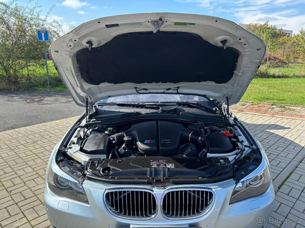 2005 BMW M5 - 9