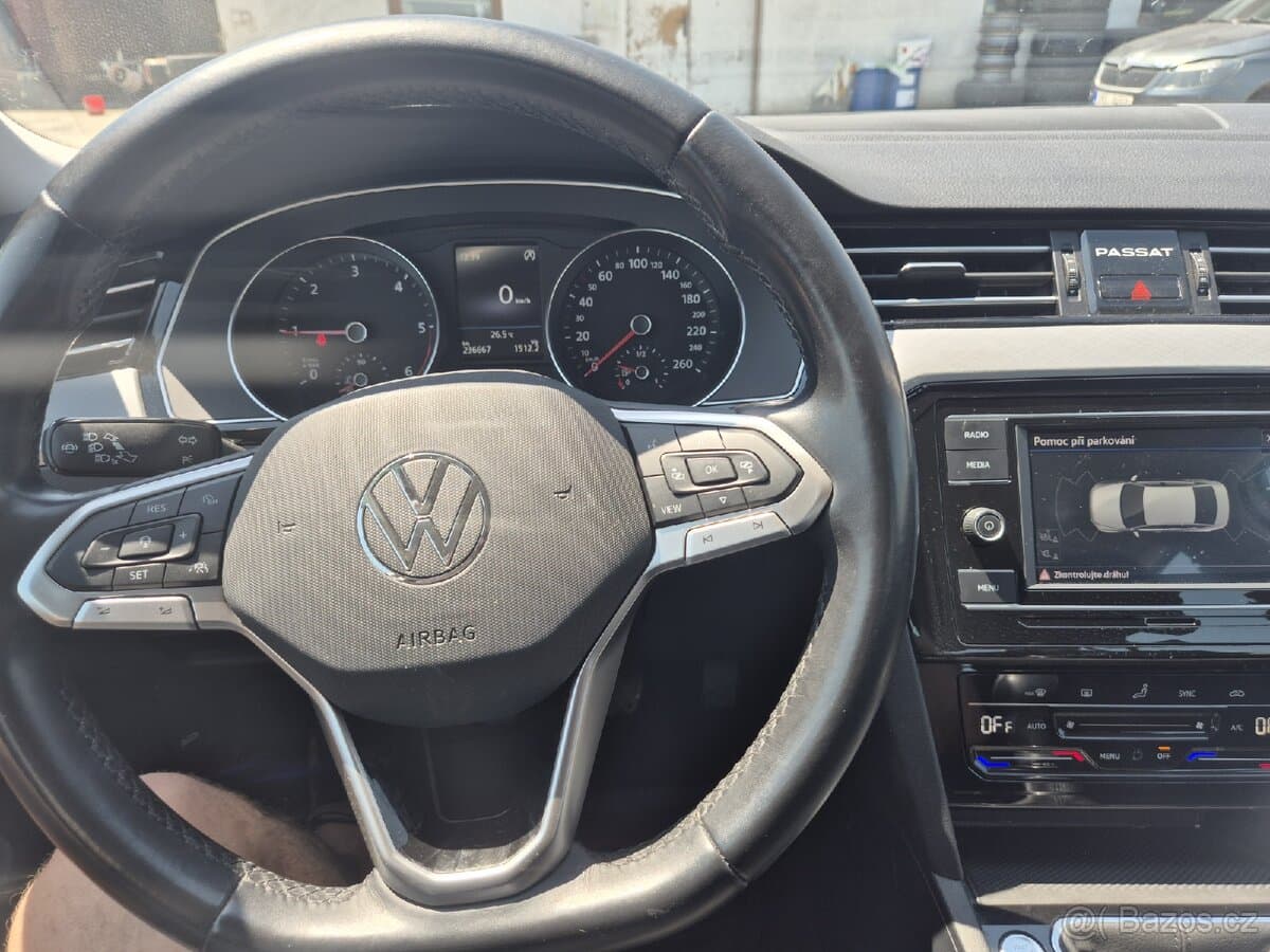 2021 Volkswagen PASSAT - 9