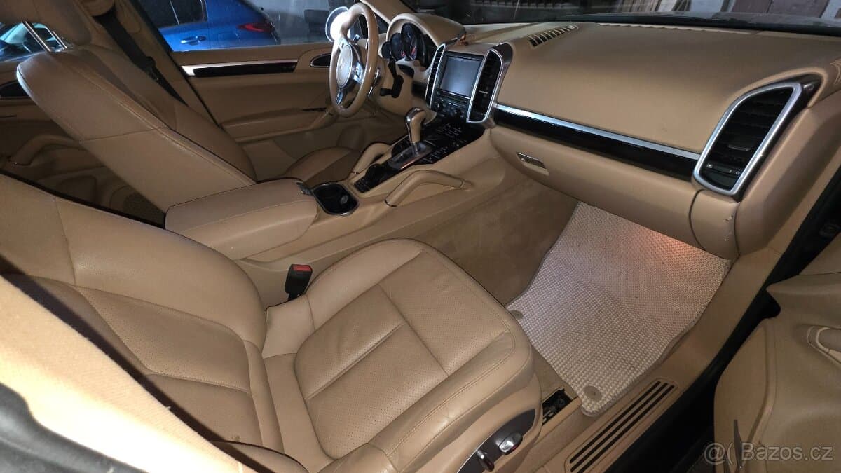 2012 Porsche CAYENNE - 9