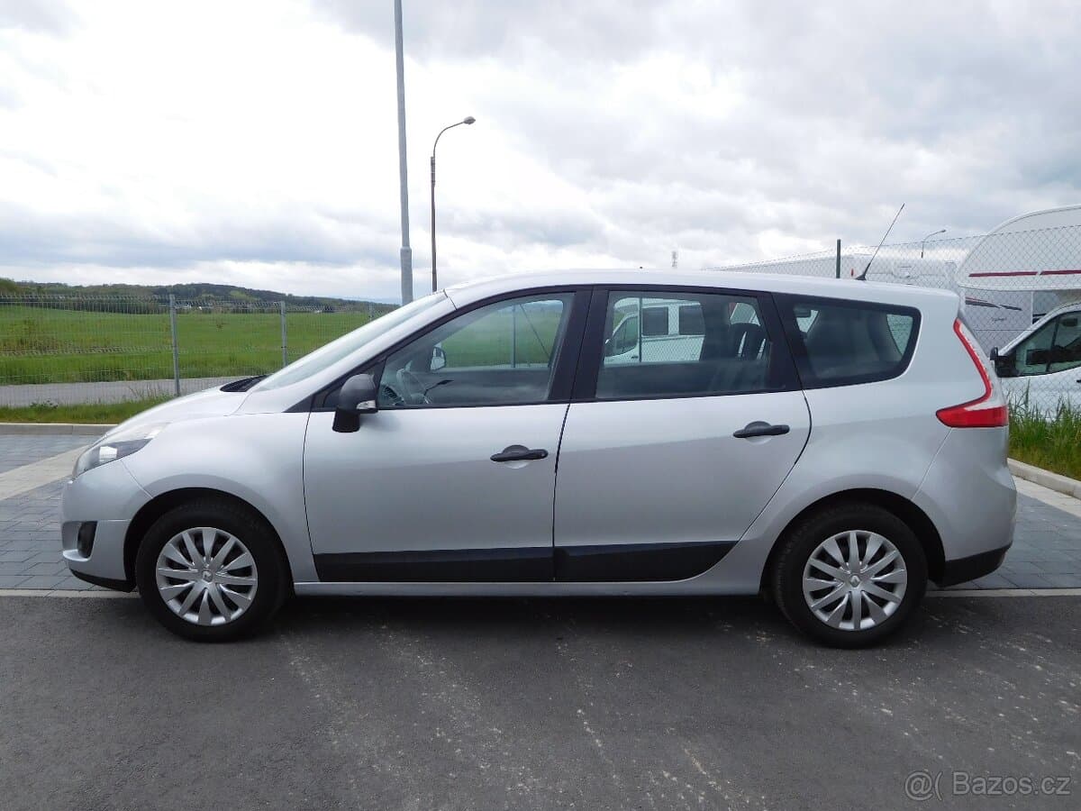 2011 Renault SCENIC - 9
