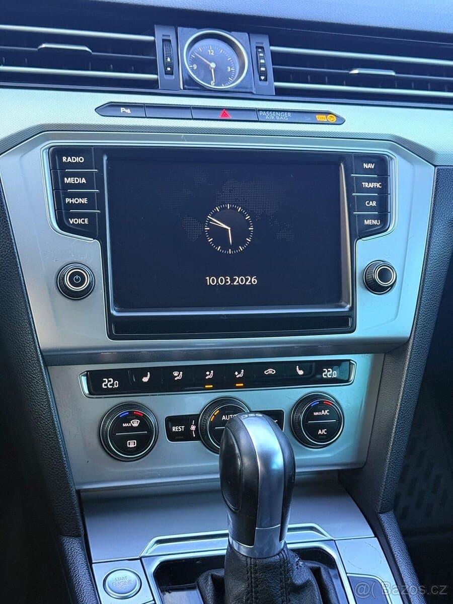 2015 Volkswagen PASSAT - 9
