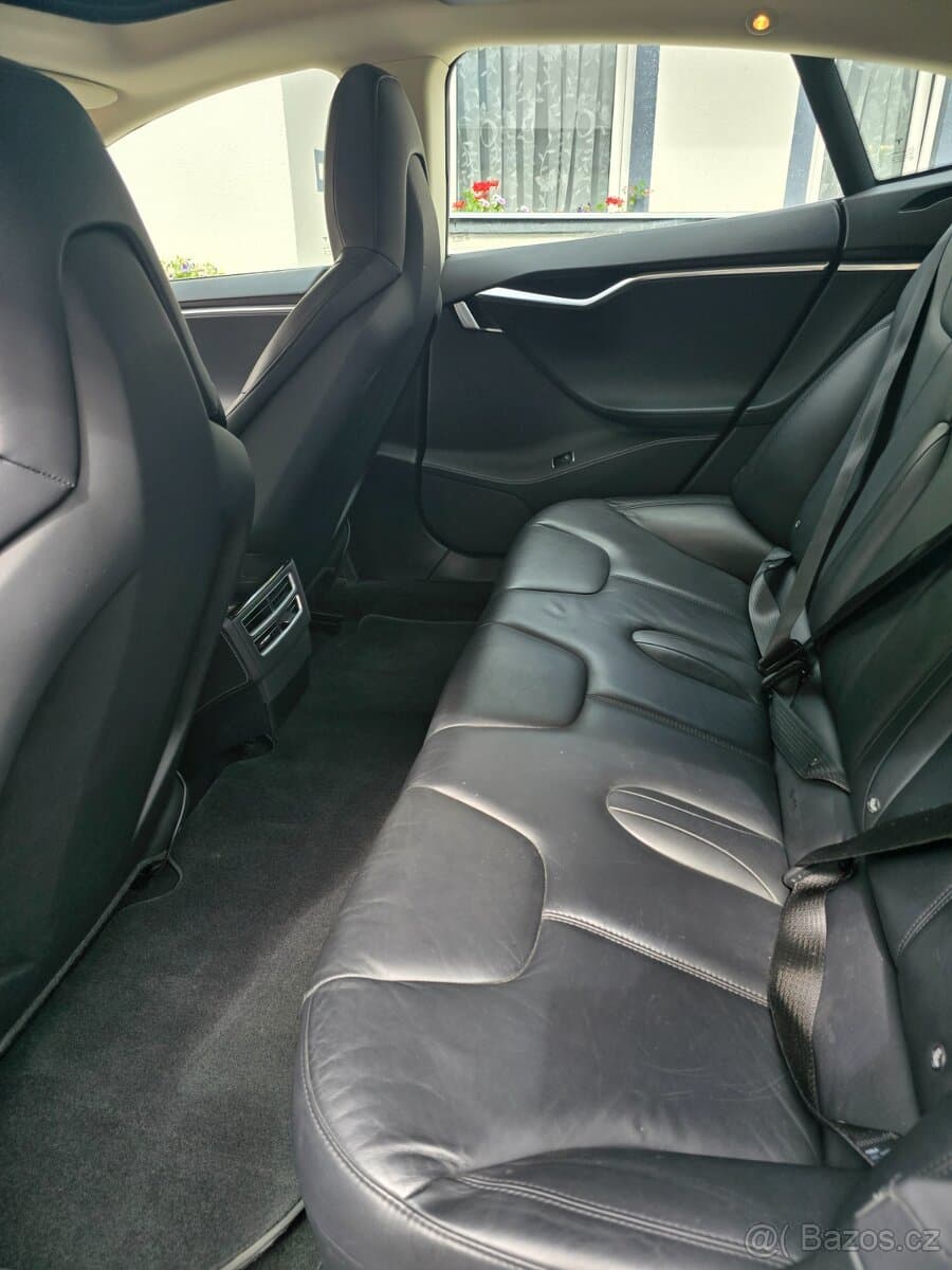 2015 Tesla MODEL S - 9