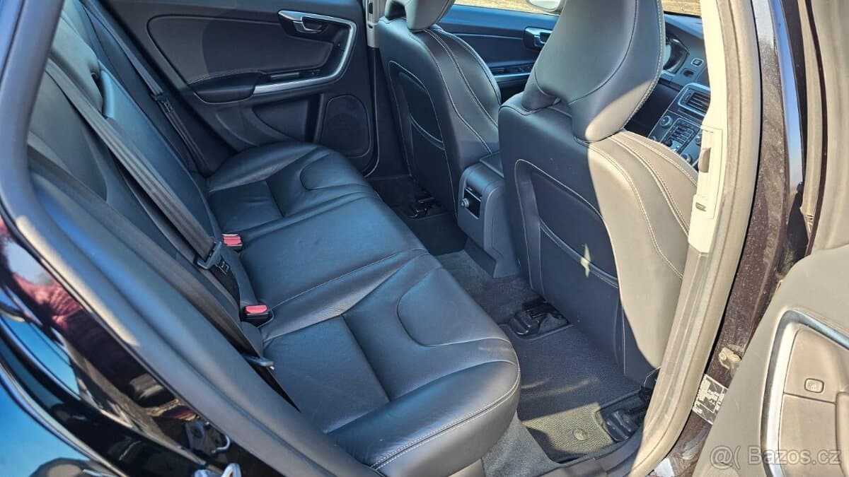 2015 Volvo V60 - 9