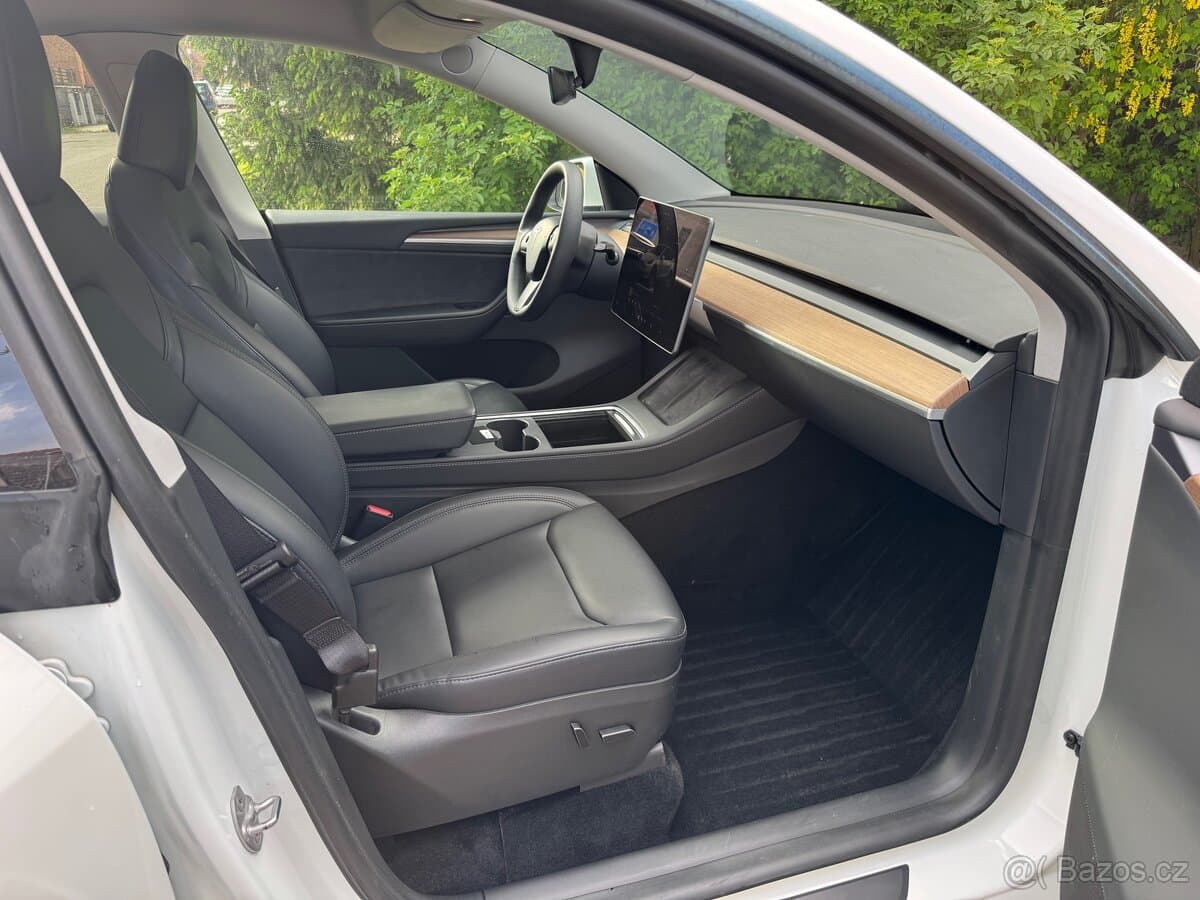 2023 Tesla MODEL Y - 9