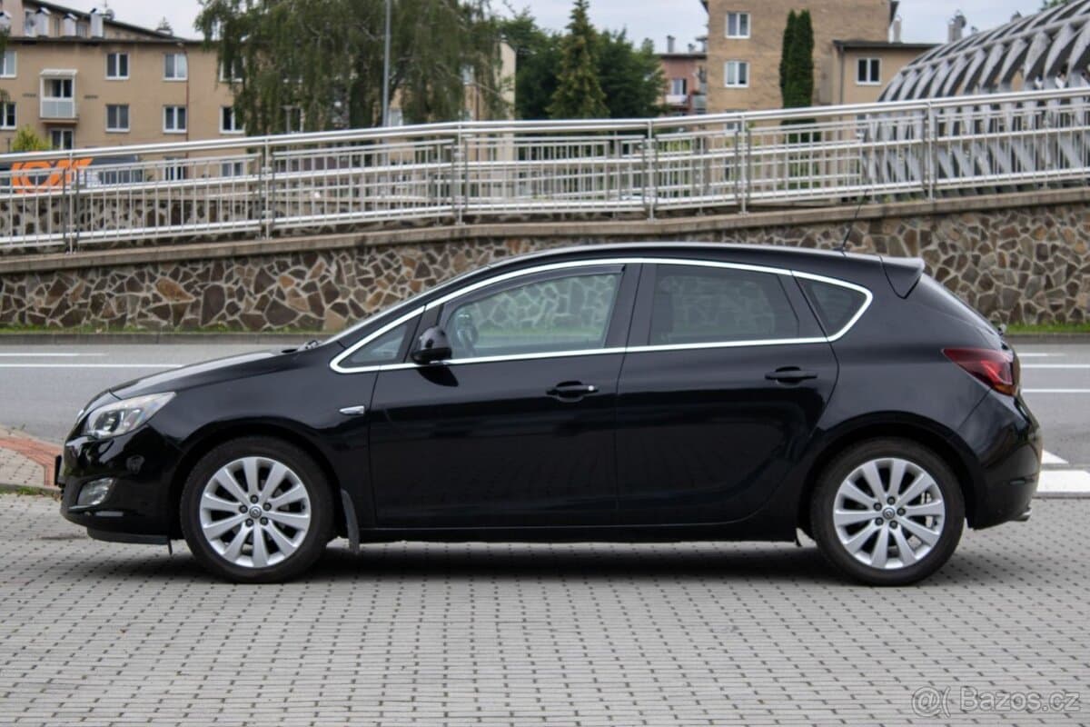2011 Opel ASTRA - 9