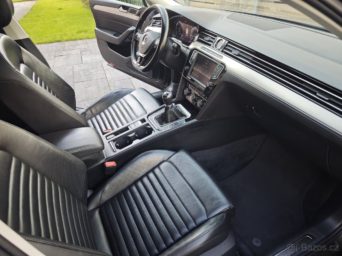 2015 Volkswagen PASSAT - 9