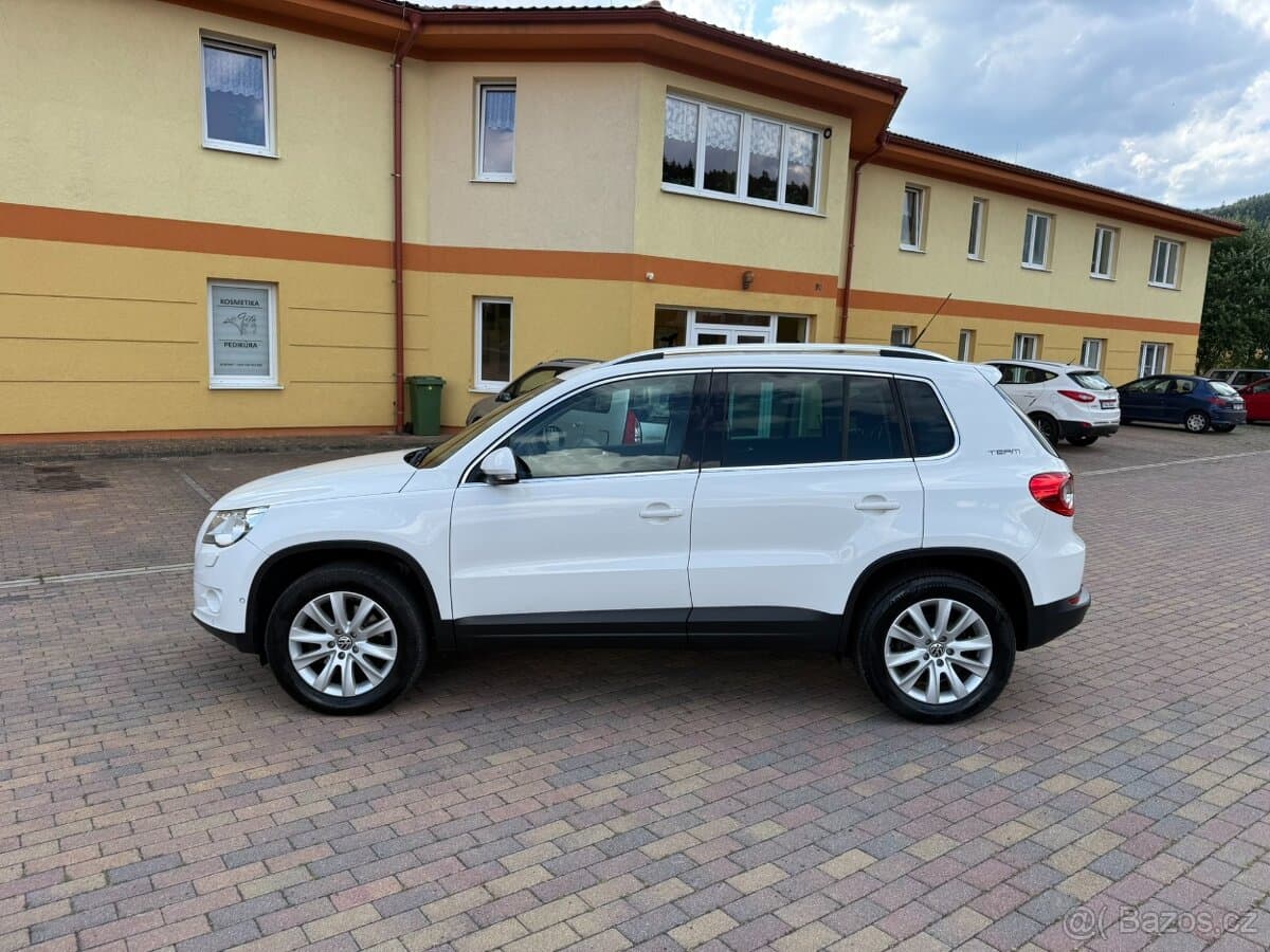 2011 Volkswagen TIGUAN - 9