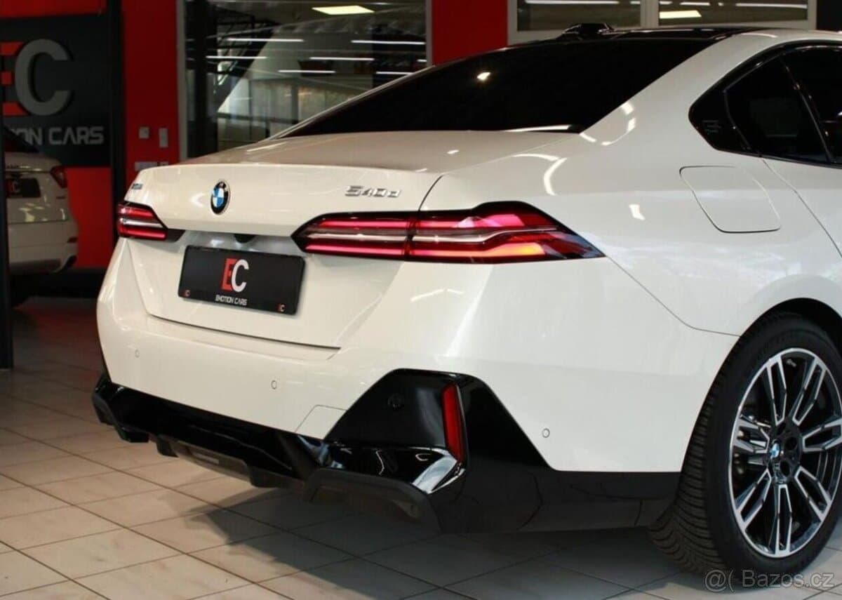 2025 BMW 5-SERIES - 9