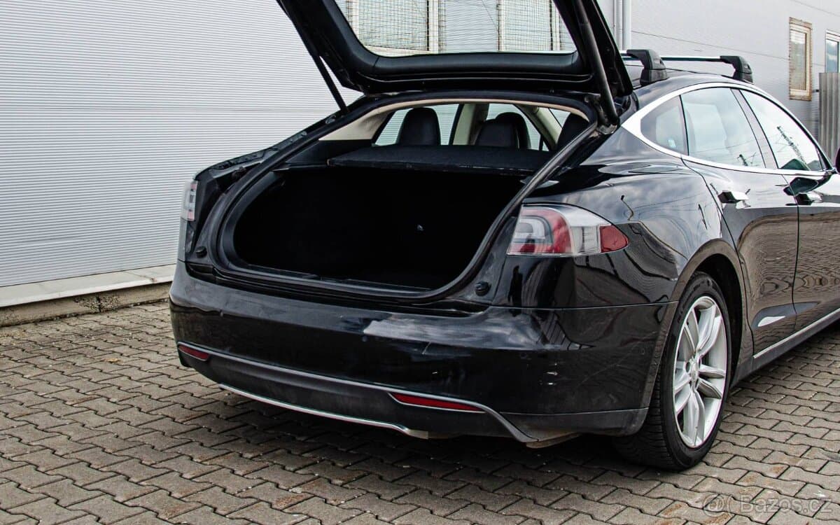 2014 Tesla MODEL S - 9