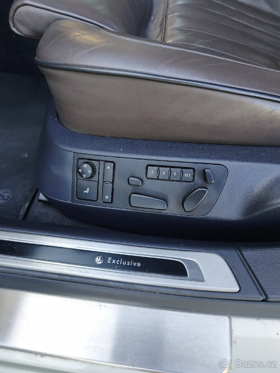 2011 Volkswagen PHAETON - 9