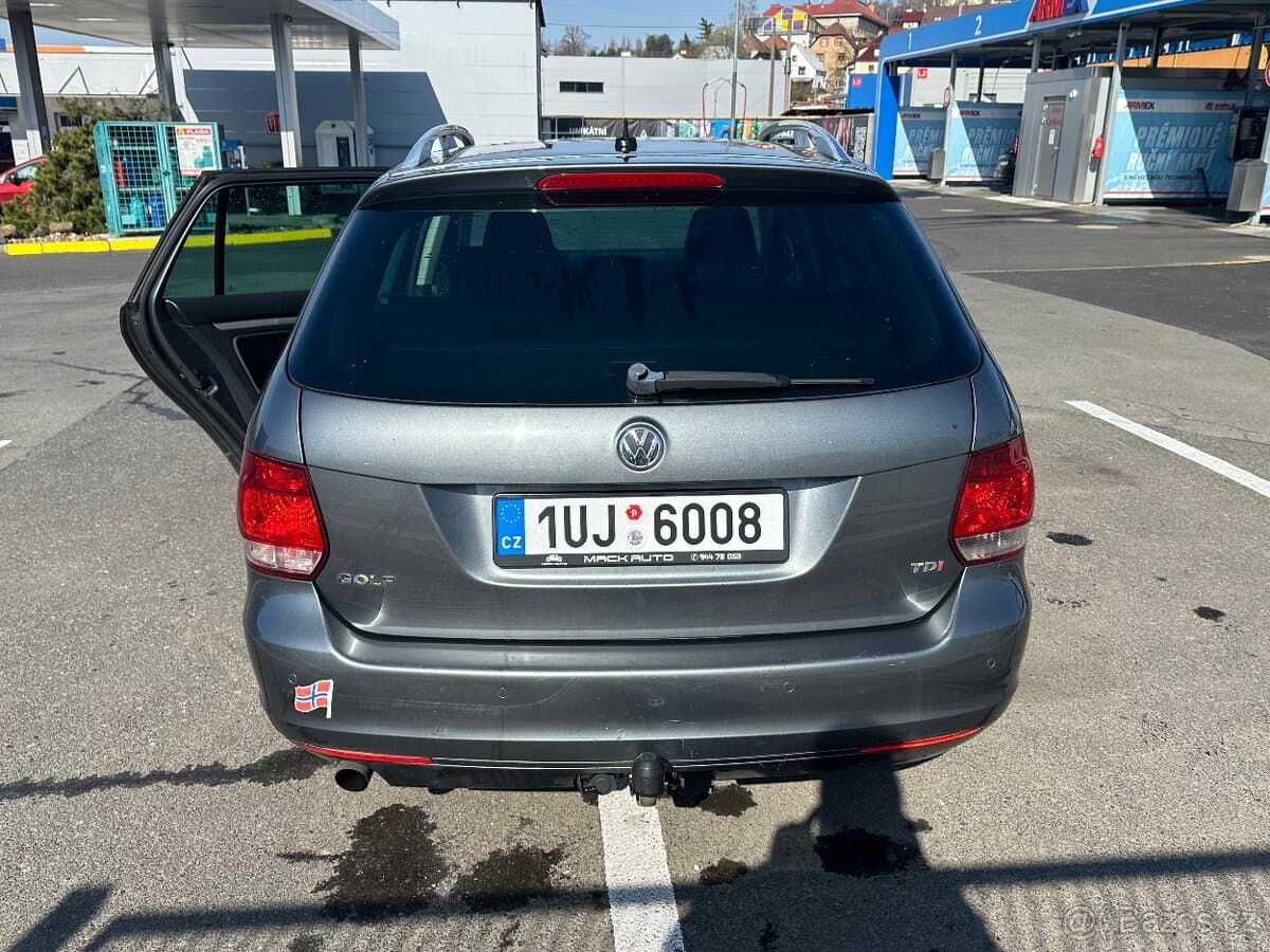 2010 Volkswagen GOLF - 9