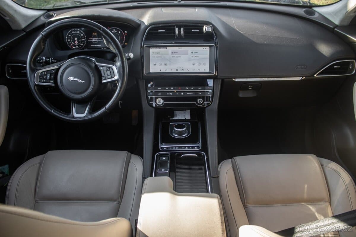 2019 Jaguar F-PACE - 9