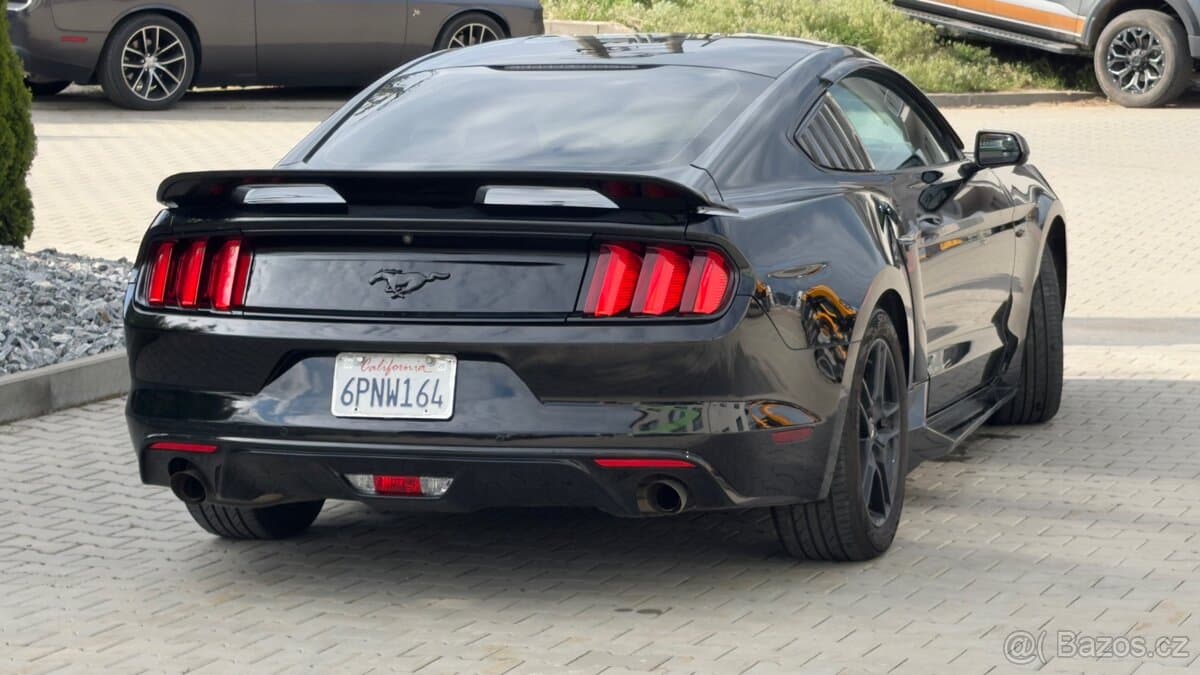 2017 Ford MUSTANG - 9