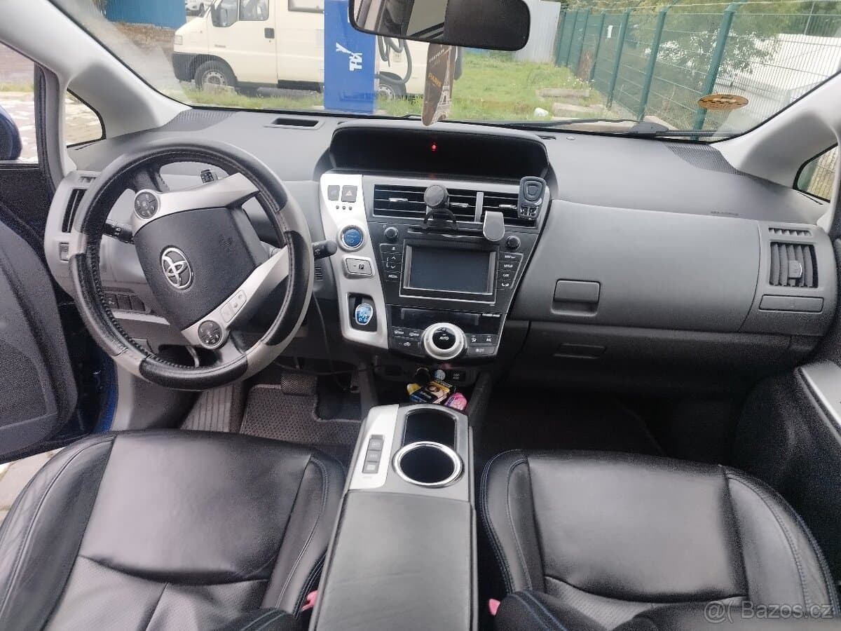 2013 Toyota PRIUS - 9