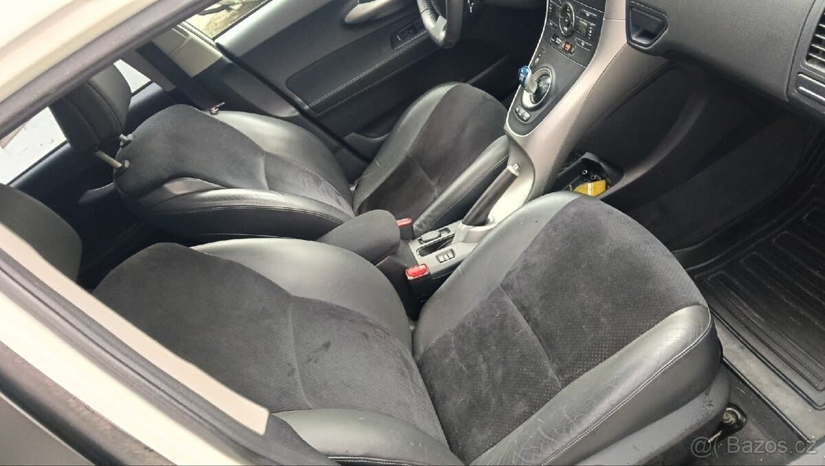 2011 Toyota AURIS - 9
