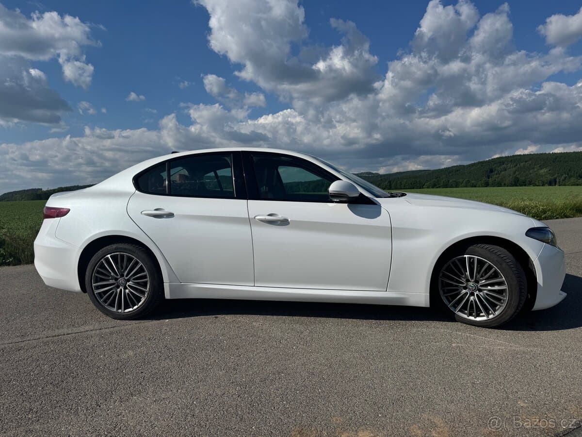 2018 Alfa Romeo GIULIA - 9
