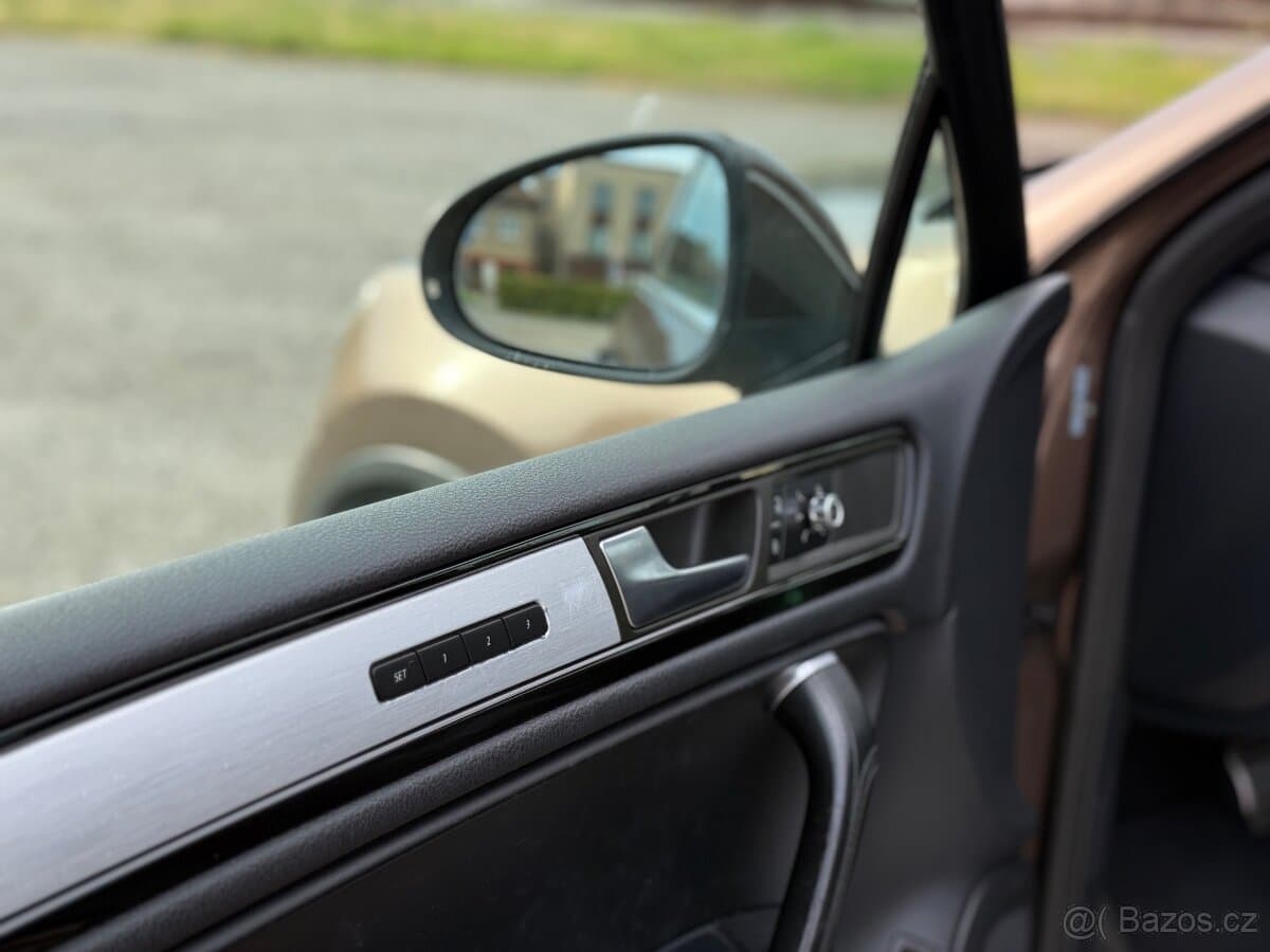 2011 Volkswagen TOUAREG - 9