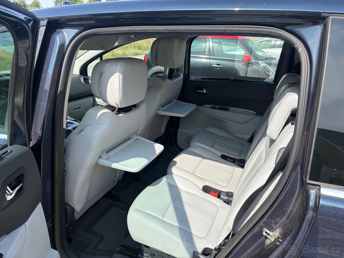2012 Peugeot 5008 - 9