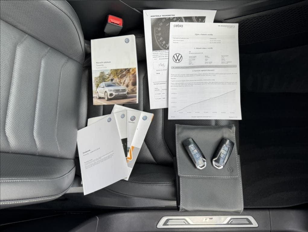 2018 Volkswagen TOUAREG - 9