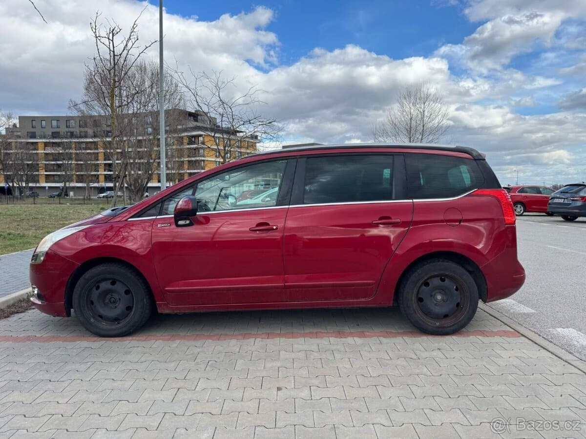 2012 Peugeot 5008 - 9