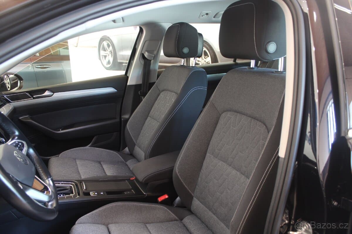 2023 Volkswagen PASSAT - 9