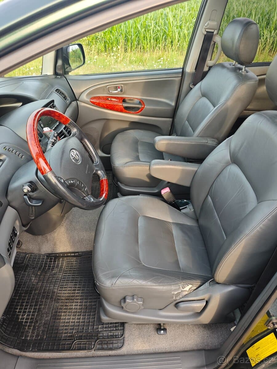 2004 Toyota PREVIA - 9