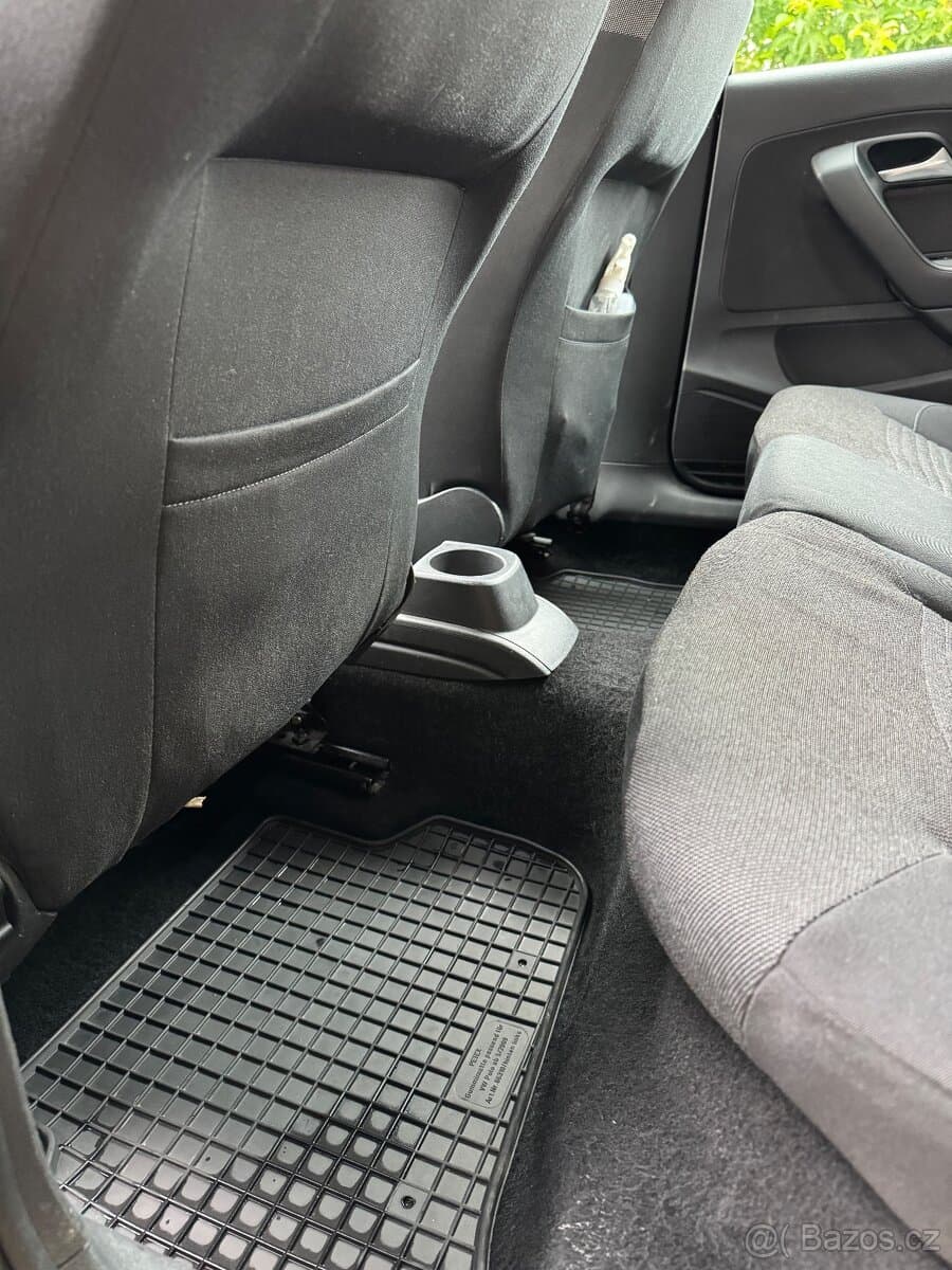 2011 Volkswagen POLO - 9