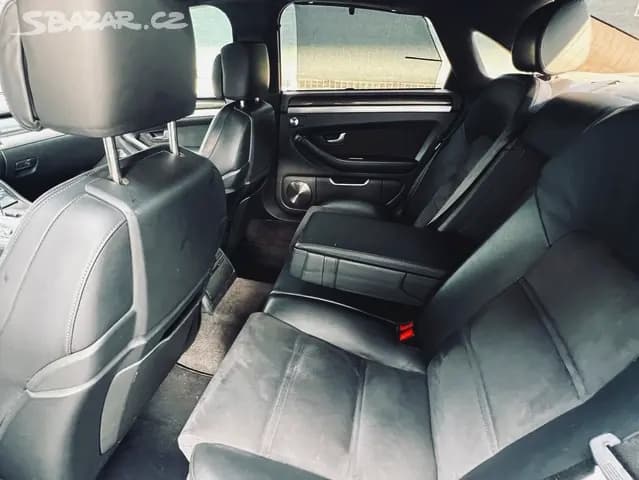 2011 Audi S8 - 9
