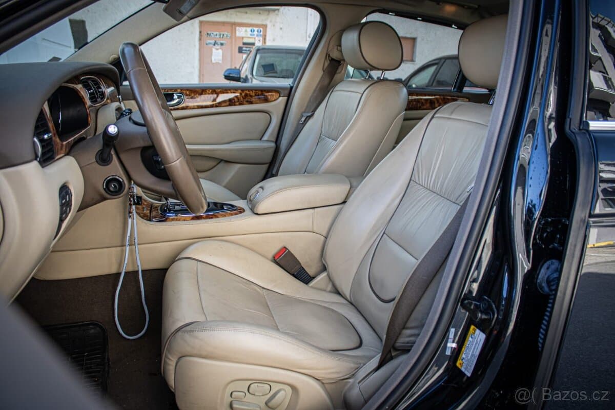 2007 Jaguar XJ - 9
