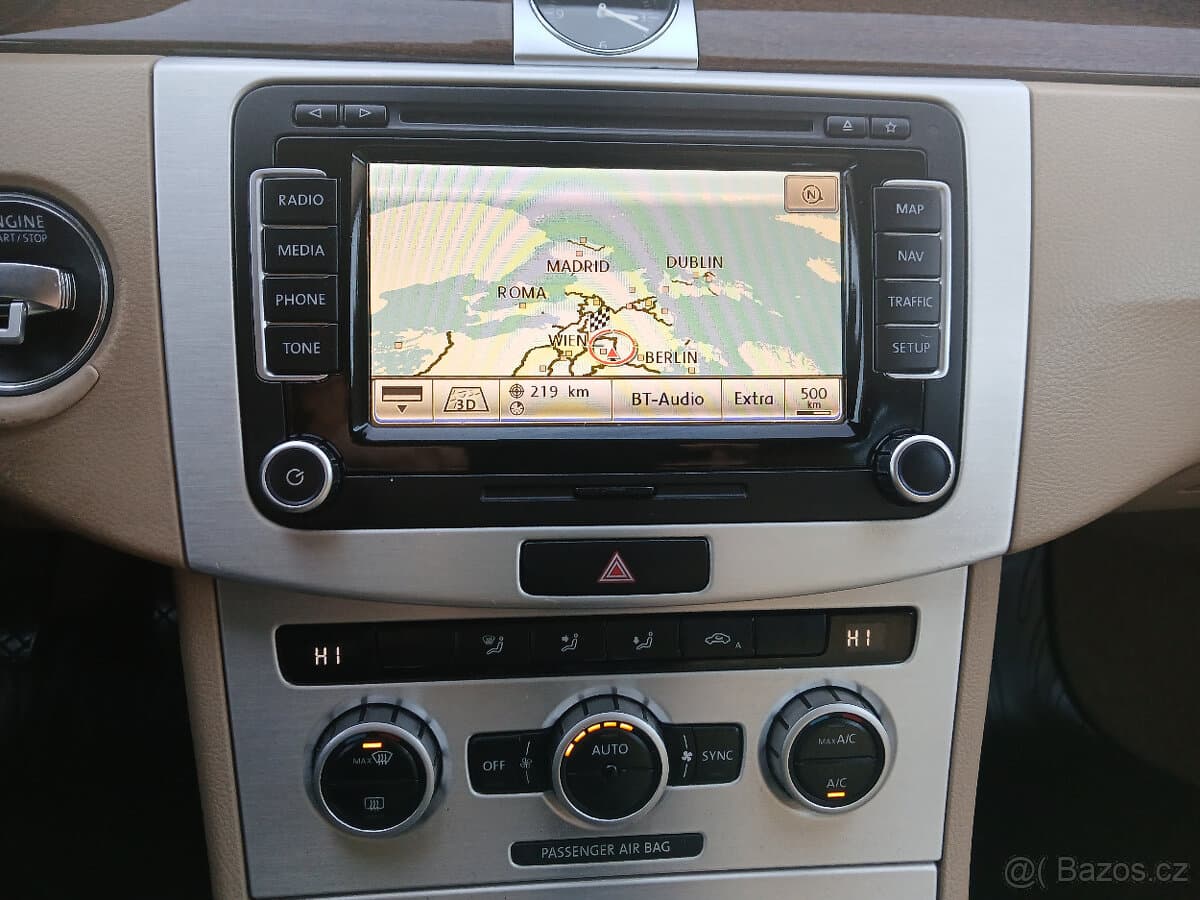 2013 Volkswagen PASSAT - 9