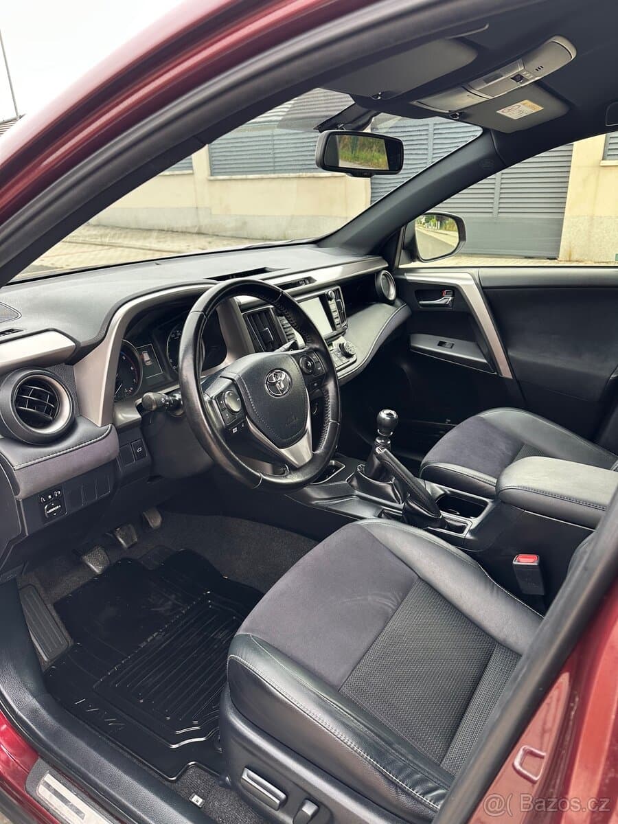 2017 Toyota RAV4 - 9