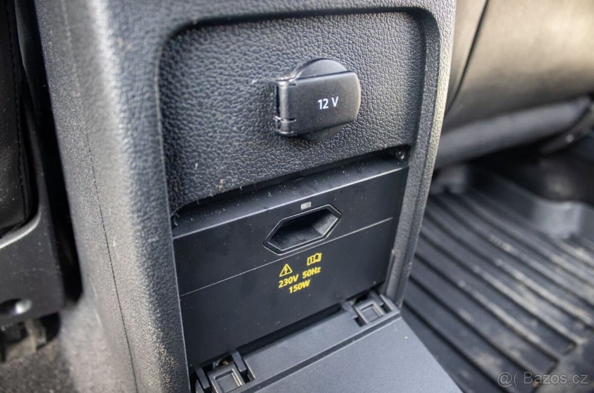 2012 Volkswagen TIGUAN - 9