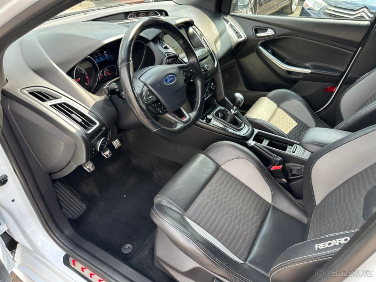 2017 Ford FOCUS - 9